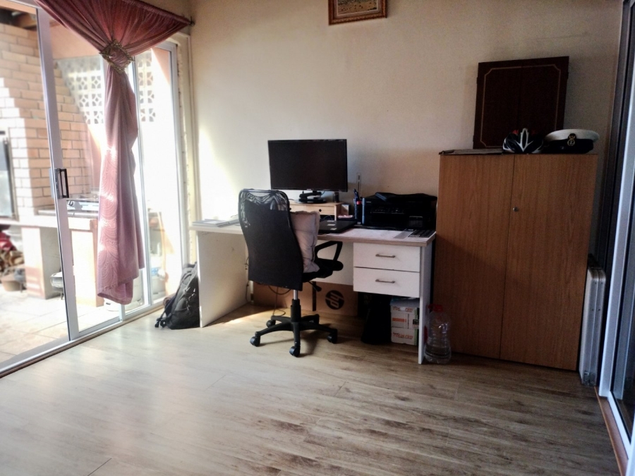  Bedroom Property for Sale in Silwood Heights Western Cape